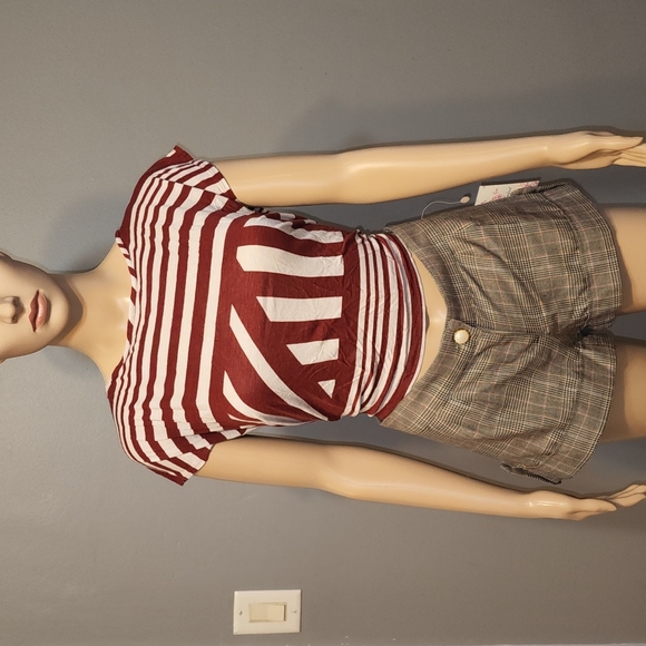 Delia's Top - Picture 5 of 5